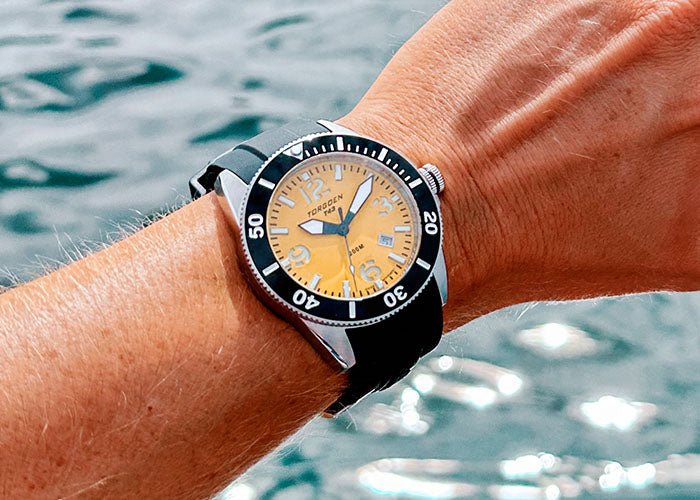 T43 Blue & Red Diver Sapphire | 44mm, Stainless Steel Bracelet